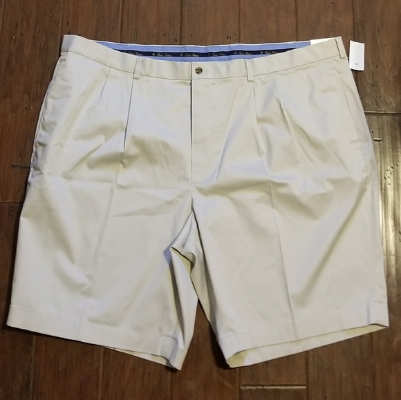 Brooks Brother's pleated khaki shorts - Picture 1 of 6